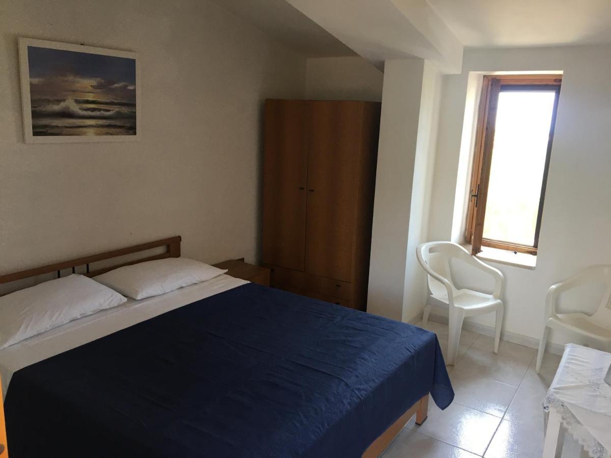 Casa Vacanza Maria Antonieta มารีนาดีกาเมโรตา ภายนอก รูปภาพ