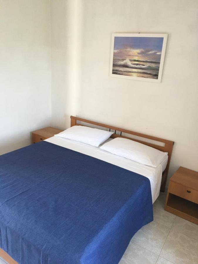 Casa Vacanza Maria Antonieta มารีนาดีกาเมโรตา ภายนอก รูปภาพ